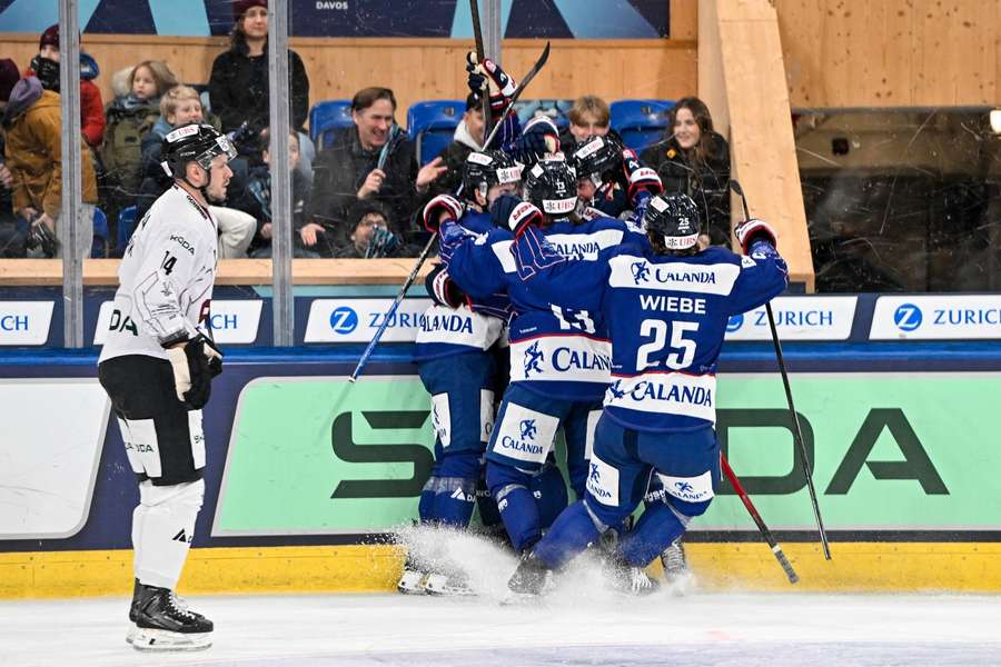 Radost mladíků z výběru amerických univerzit po vstřelené brance.