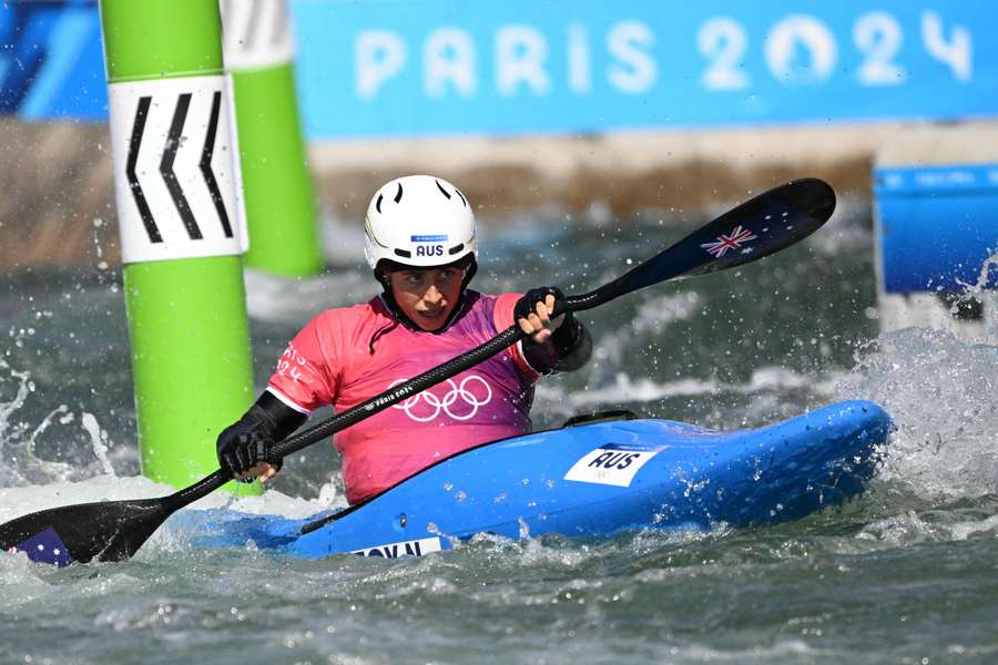 Noemi Fox won goud in de finale van het kayak cross