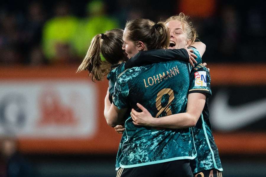 Starke Paraden, Lohmann trifft: DFB-Frauen gewinnen WM-Test