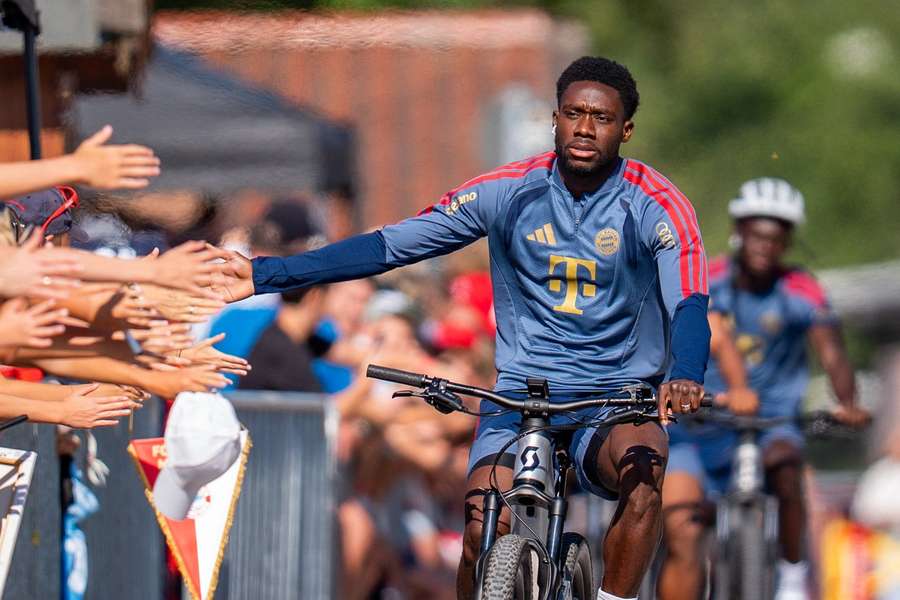 Alphonso Davies bleibt den Bayern erhalten. Alphonso Davies bleibt den Bayern erhalten.