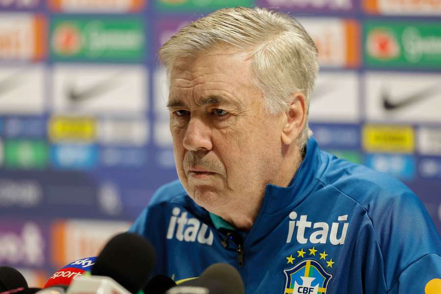 Ancelotti concedeu entrevista coletiva na França Ancelotti concedeu entrevista coletiva na França