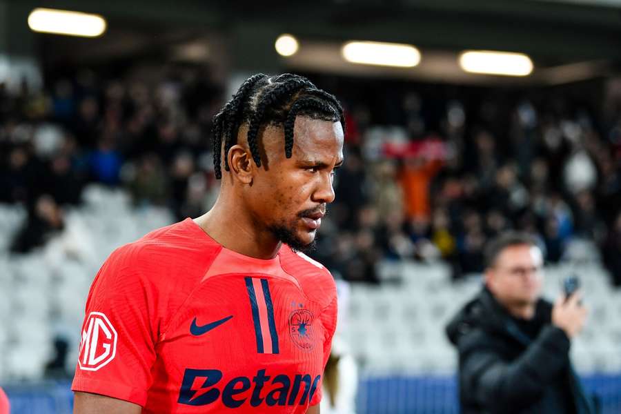 Siyabonga Ngezana, pe lista a două cluburi. Clauza din contractul  fotbalistului, de 5 milioane de euro | Flashscore.ro
