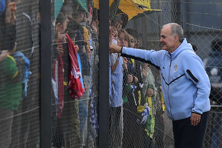 Marcelo Bielsa con los aficionados