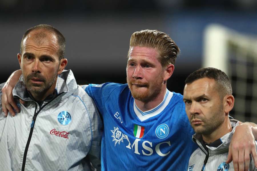 De Bruyne sofreu lesão ao bater pênalti em Napoli x Inter de Milão De Bruyne sofreu lesão ao bater pênalti em Napoli x Inter de Milão