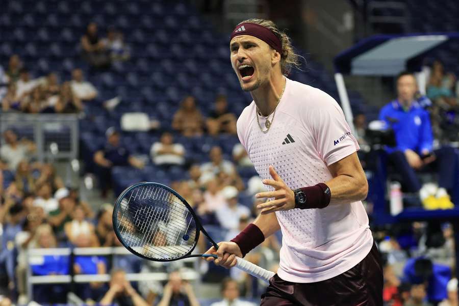 Zverev gana con mucho sufrimiento Zverev gana con mucho sufrimiento