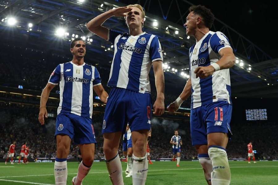 Porto comemora ao abrir o placar contra o Benfica Porto comemora ao abrir o placar contra o Benfica