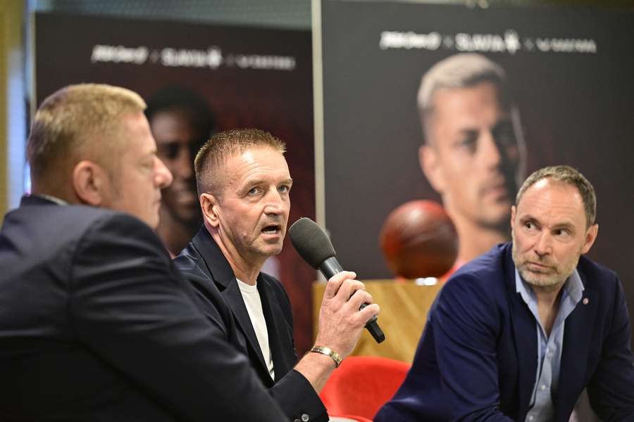 Tomáš Petera mluví o vstupu basketbalové Slavie do projektu NBA Europe. Tomáš Petera mluví o vstupu basketbalové Slavie do projektu NBA Europe.