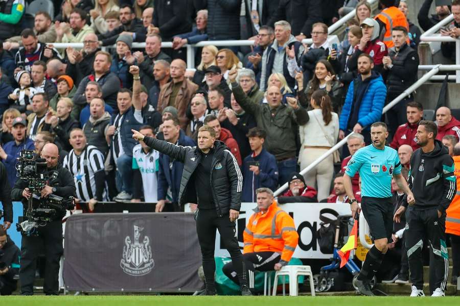 Eddie Howe no jogo contra o Arsenal