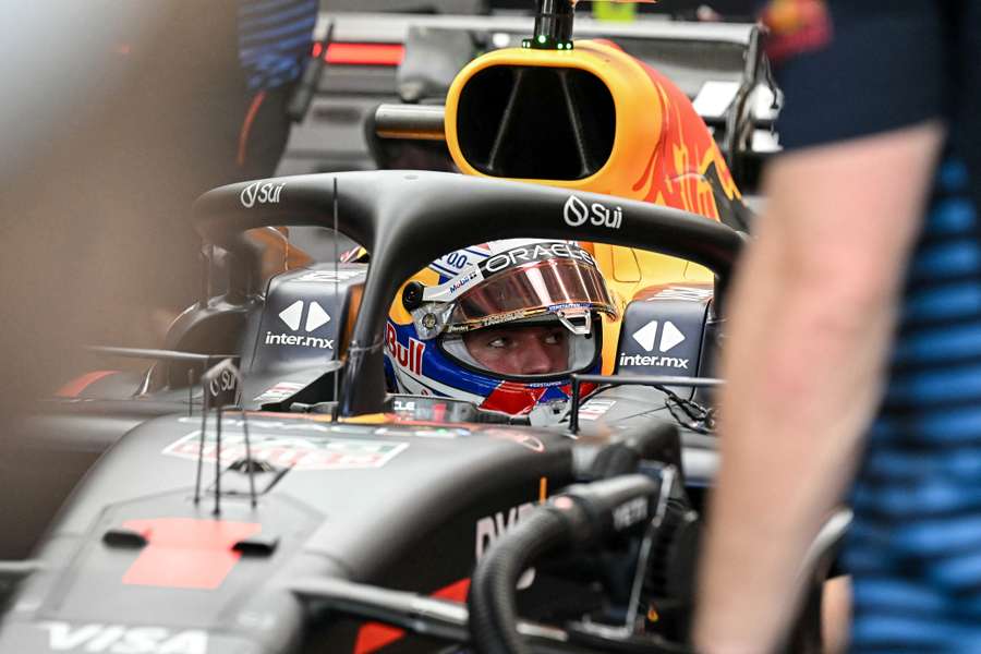 Verstappen tijdens de eerste training