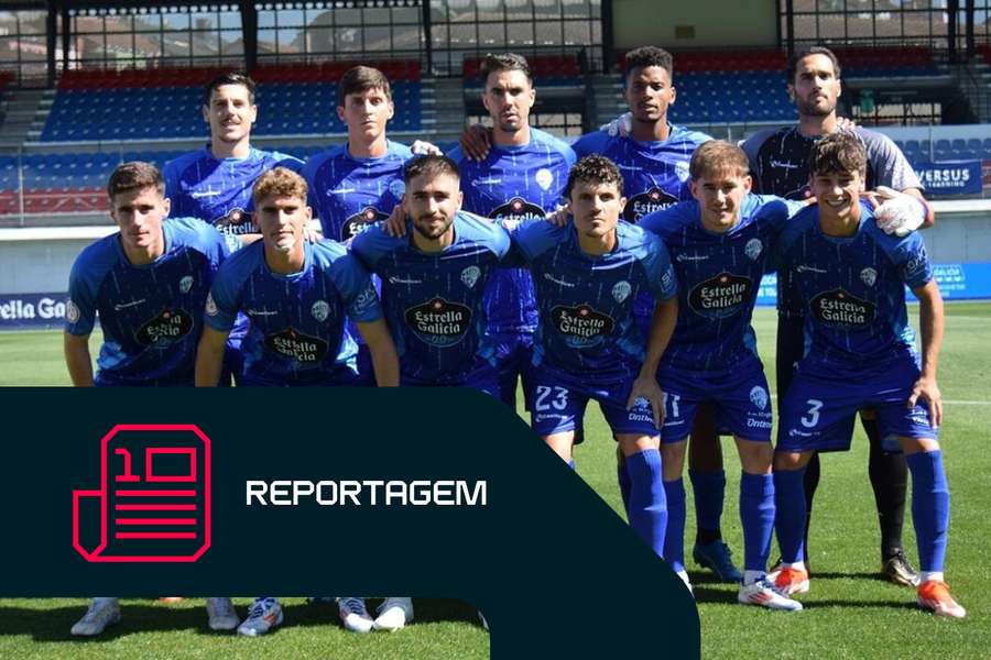O plantel do Ourense CF antes do jogo com o Gimnástica Segoviana, a 14 de setembro