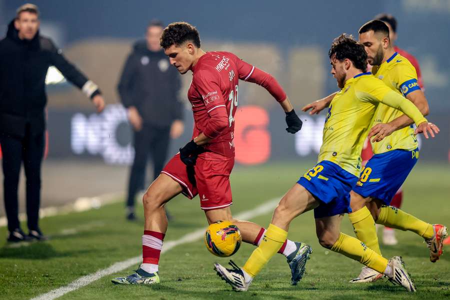 Jogo foi interrompido devido ao nevoeiro