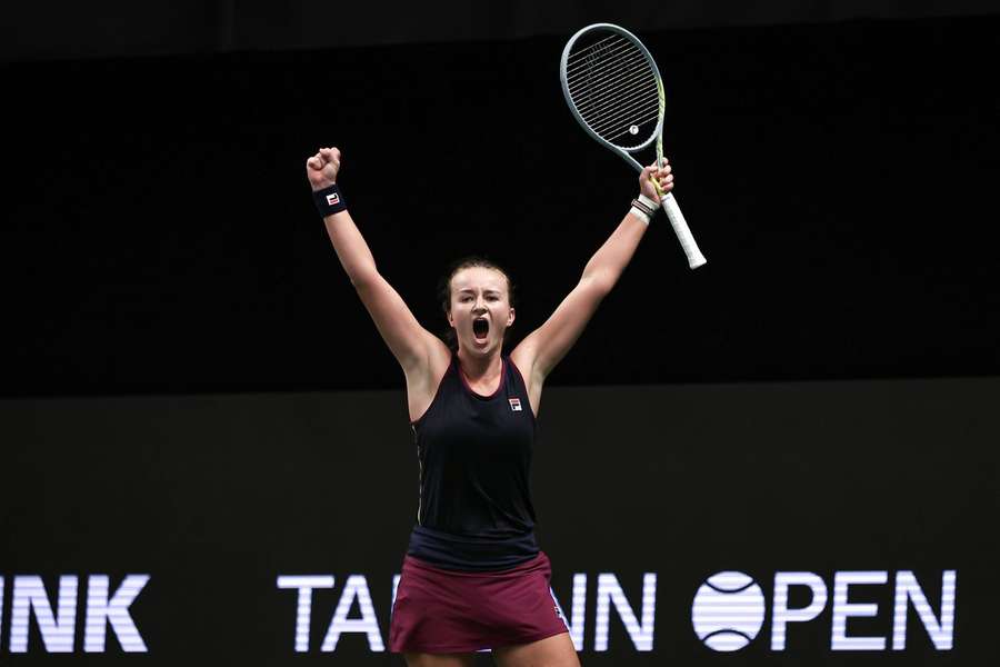 Krejcikova fechou o jogo em 2 sets a 0, com parciais de 6-2 e 6-3, em uma hora e 21 minutos de partida