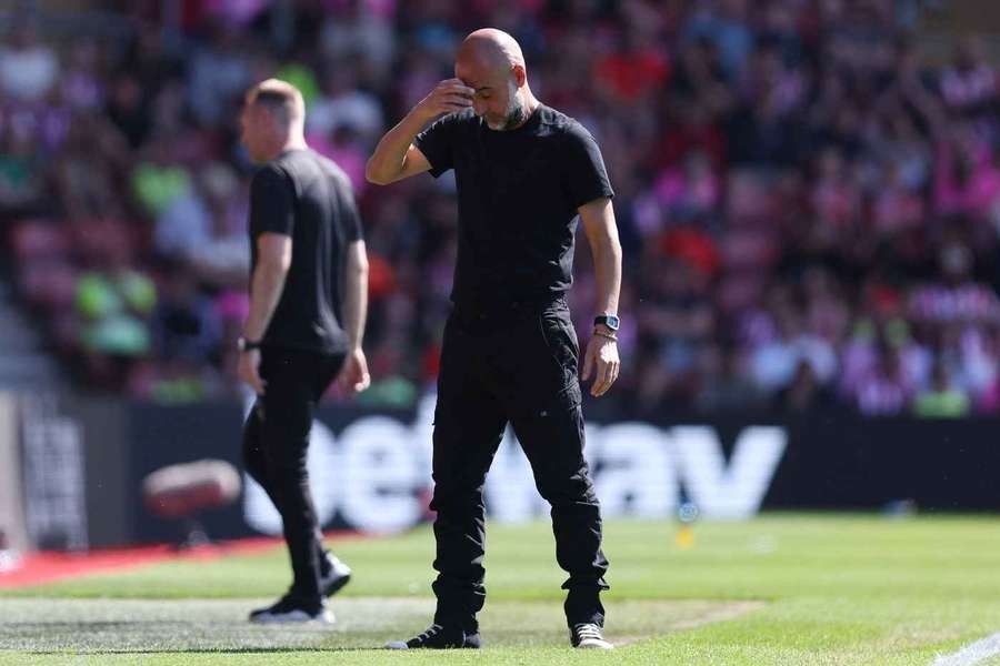 Promarněná příležitost. Nečekal jsem, že budou v jedenácti na penaltovém puntíku, diví se Guardiola