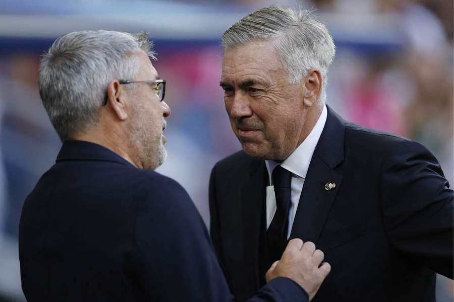 Ancelotti, com o treinador do Union Berlin, Urs Fisher