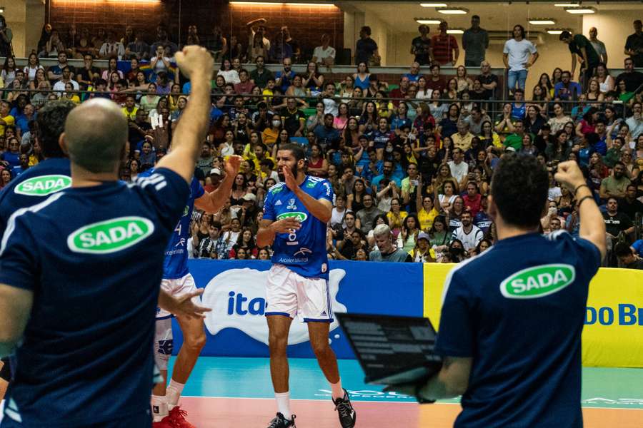 Recife não decepciona na recepção à seleção brasileira masculina de vôlei