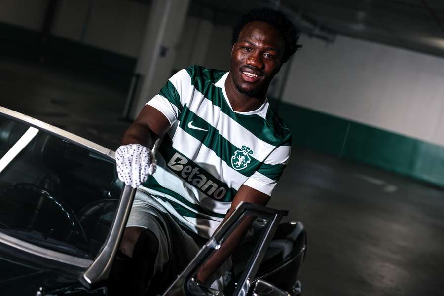 Nestory Irankunda oficializado no Sporting Nestory Irankunda oficializado no Sporting