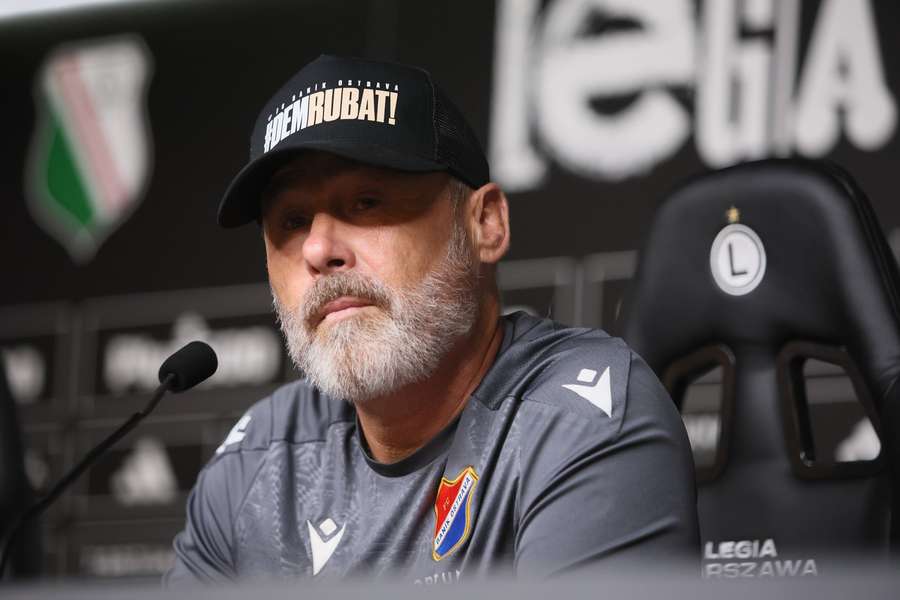 Pavel Hapal na tiskové konferenci ve Varšavě.