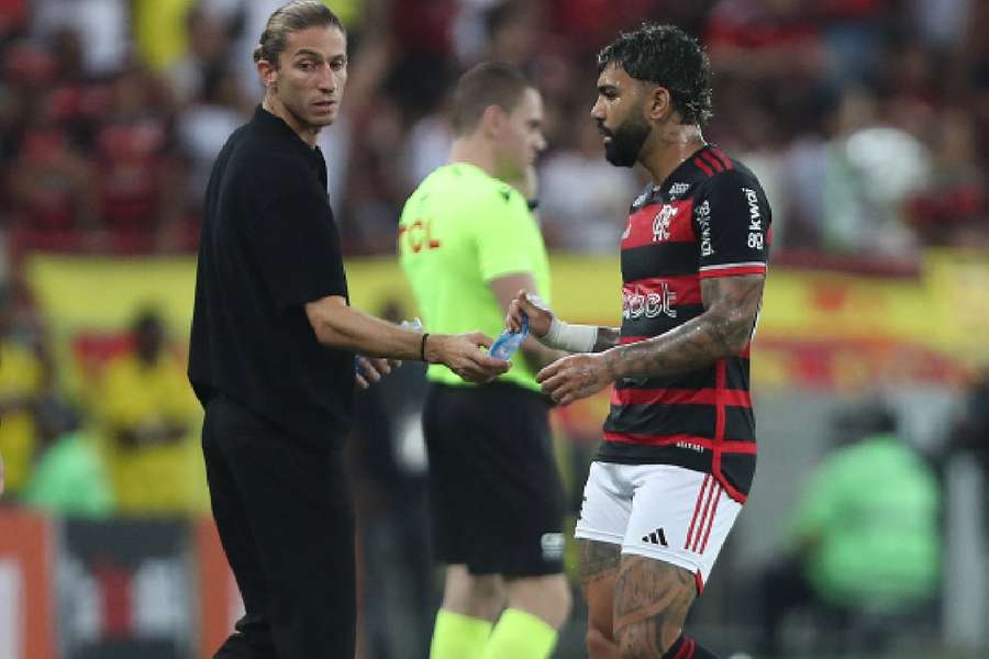 Gabriel Barbosa e Filipe Luís, ex-companheiro e hoje técnico do Flamengo 