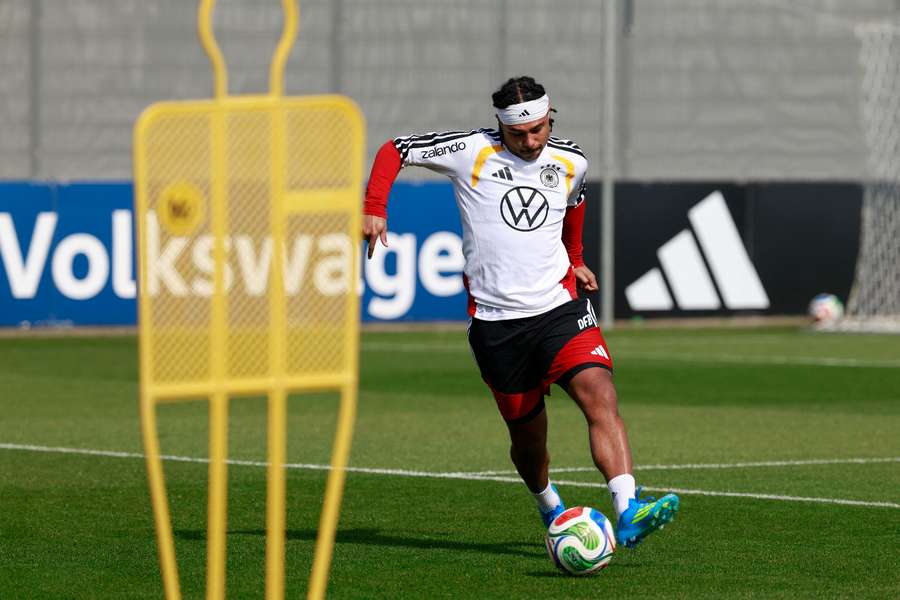 Der formstarke Gnabry wird sich den Fragen der Presse stellen Der formstarke Gnabry wird sich den Fragen der Presse stellen
