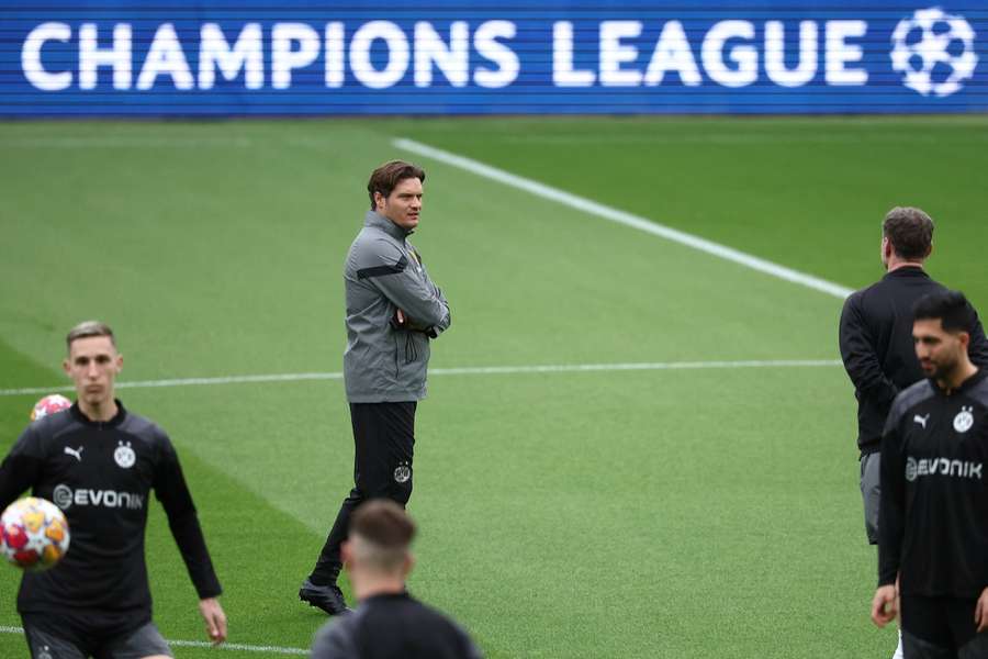 Edin Terzic e o Borussia Dortmund querem alcançar algo histórico na noite desta terça-feira