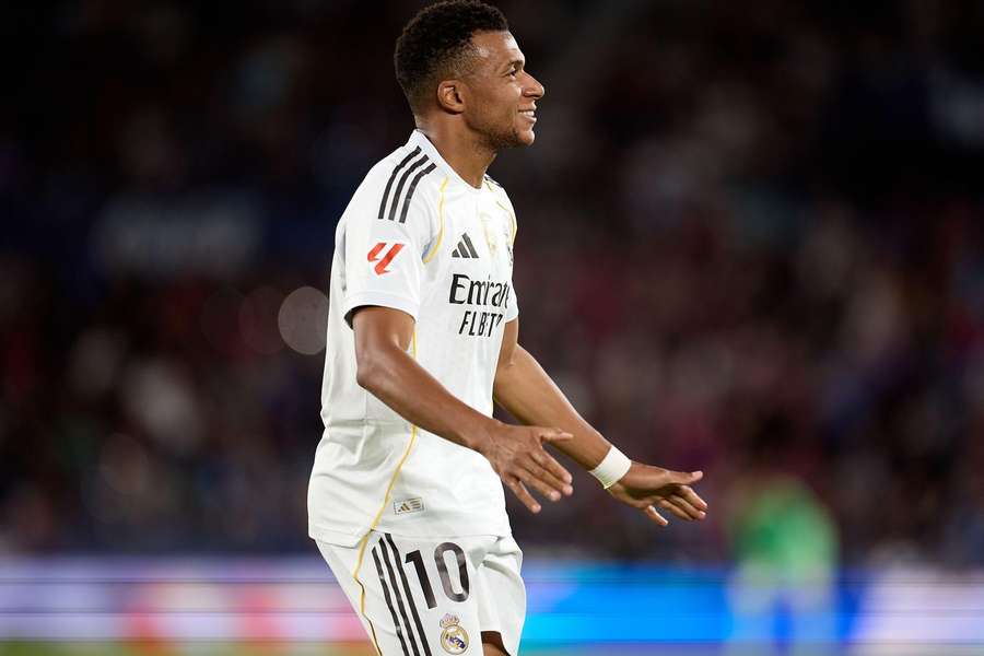 Real vs. Barcelona: El Clásico LIVE bei Flashscore Real vs. Barcelona: El Clásico LIVE bei Flashscore