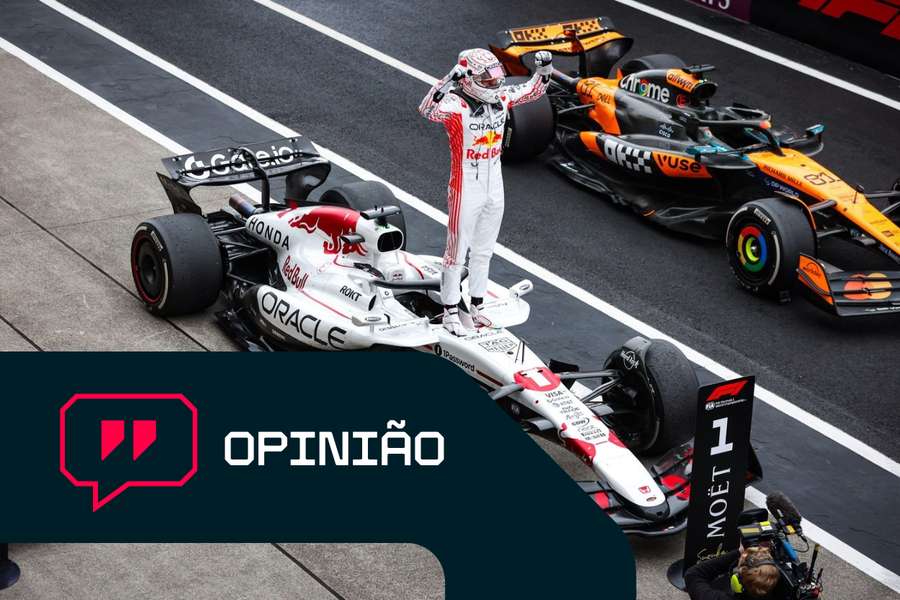 Max Verstappen celebra em cima do seu carro depois de vencer o Grande Prémio do Japão