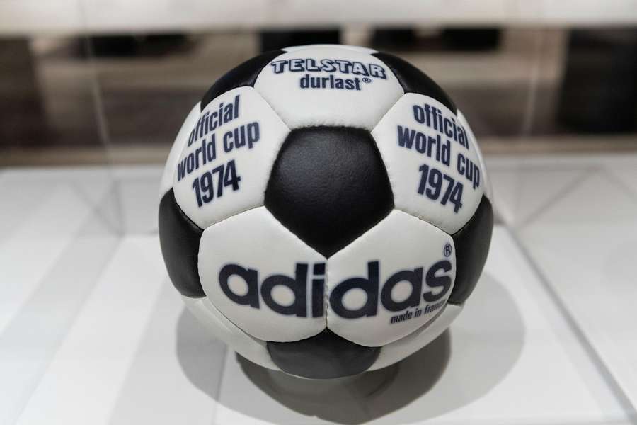 Desde el Telstar se creó el concepto clásico que tenemos de balones oficiales de fútbol Desde el Telstar se creó el concepto clásico que tenemos de balones oficiales de fútbol
