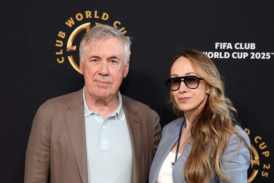 Con los jugadores en acción, Ancelotti asiste a la final del Mundial de Clubes
