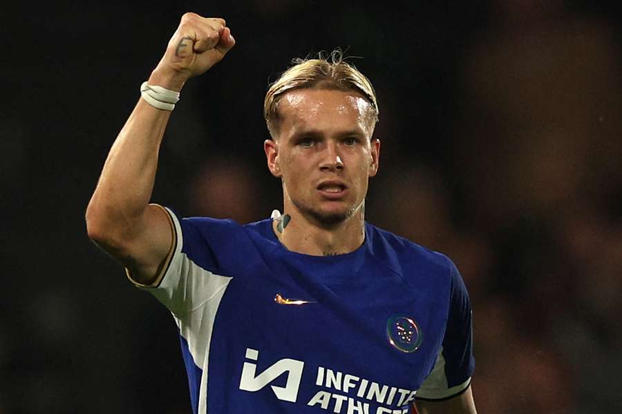 Chelsea's Ukrainian midfielder #10 Mykhailo Mudryk celebrates scoring the opening goal