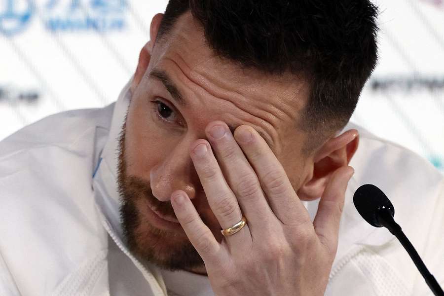 Lionel Messi v slzách na tiskové konferenci