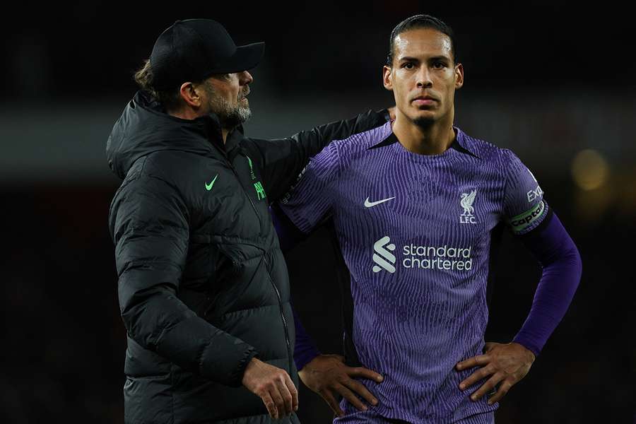 Jurgen Klopp com o central do Liverpool, Van Dijk