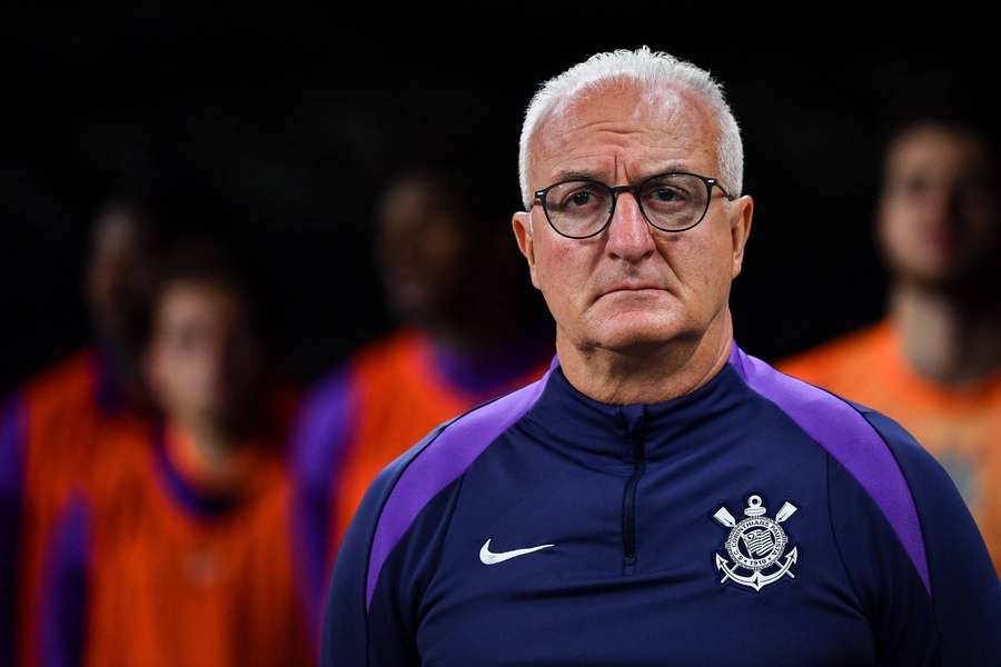 Dorival apenas lamenta