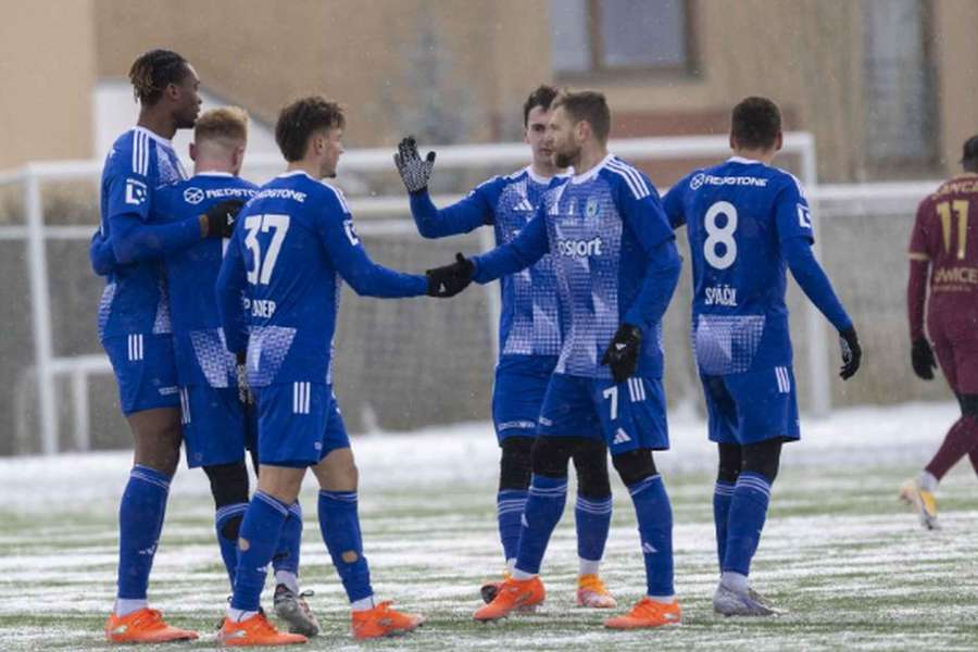Zkušený Jan Kliment v dresu Sigmy do duelu s Piastem nezasáhl, stejně jako Matěj Mikulenka.