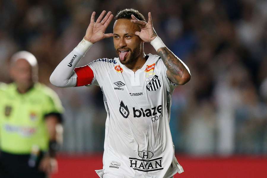 Neymar volvió a su celebración característica Neymar volvió a su celebración característica