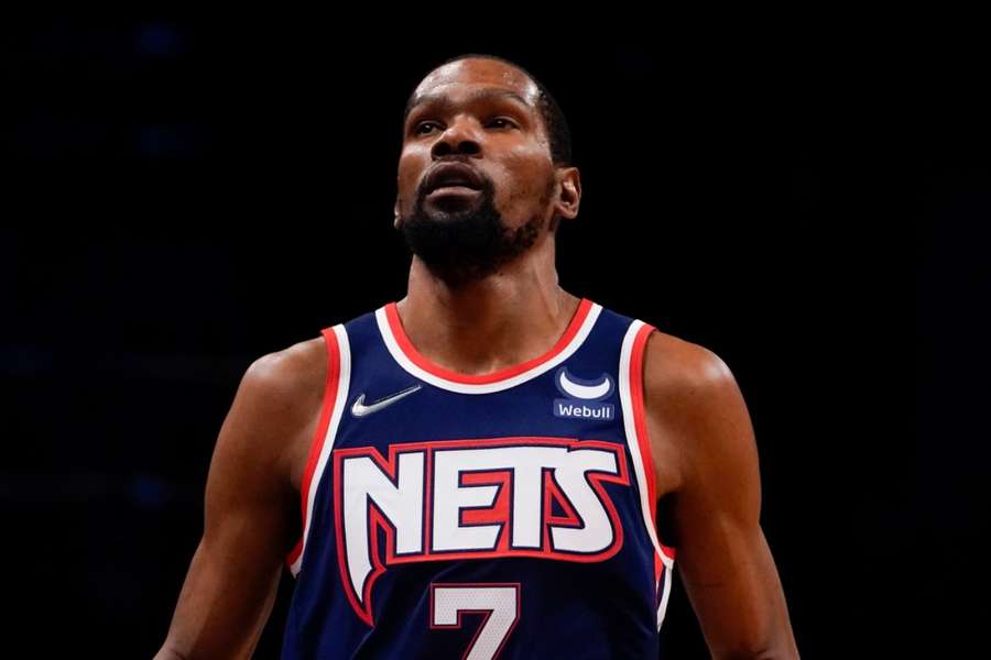 Kevin Durant podepsal v roce 2021 s Nets kontrakt na čtyři roky v hodnotě 198 milionů dolarů.