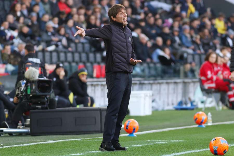 Antonio Conte, treinador do Nápoles