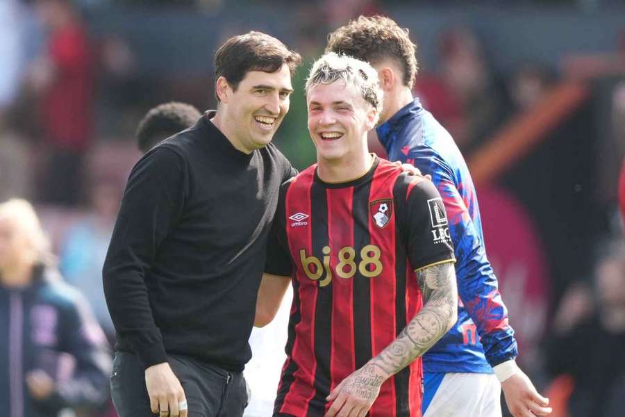 Alex Jimenez, alături de antrenorul Andoni Iraola