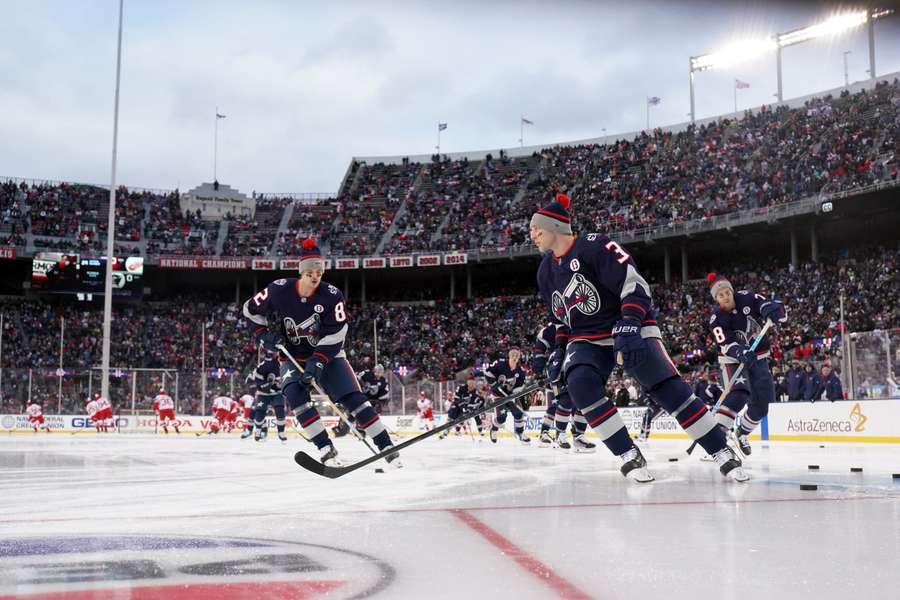 95 tysięcy osób oglądało mecz NHL. Druga największa publiczność w historii ligi