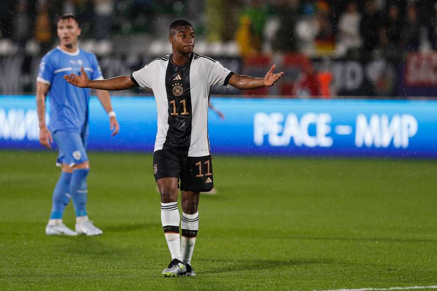 Youssoufa Moukoko a fost ținta insultelor rasiste după meciul de deschidere a Campionatului European împotriva Israelului.
