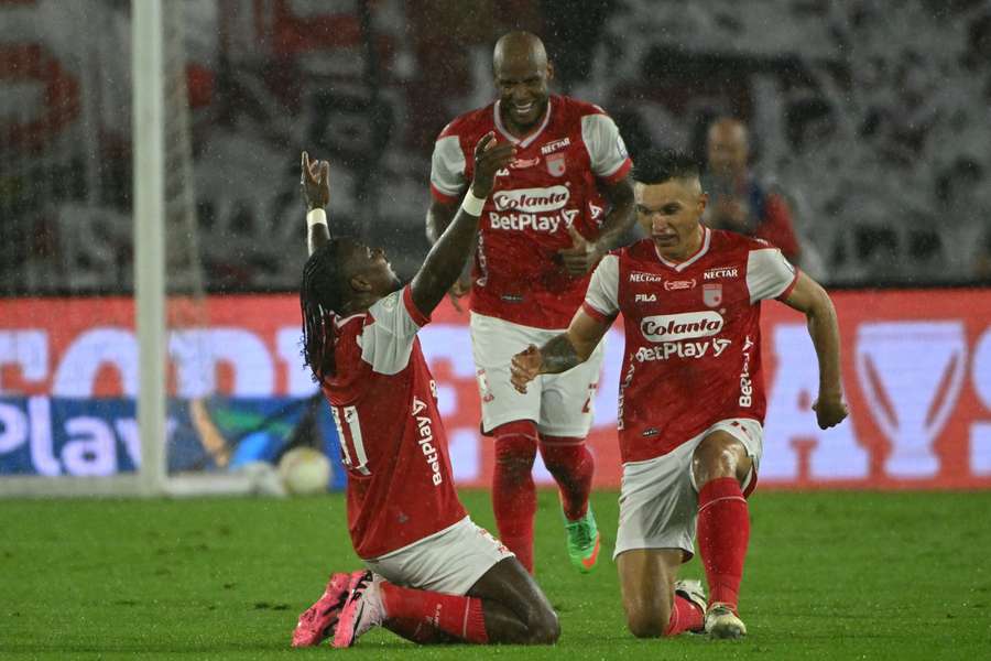 Rodallega celebra un gol con Independiente Santa Fe 