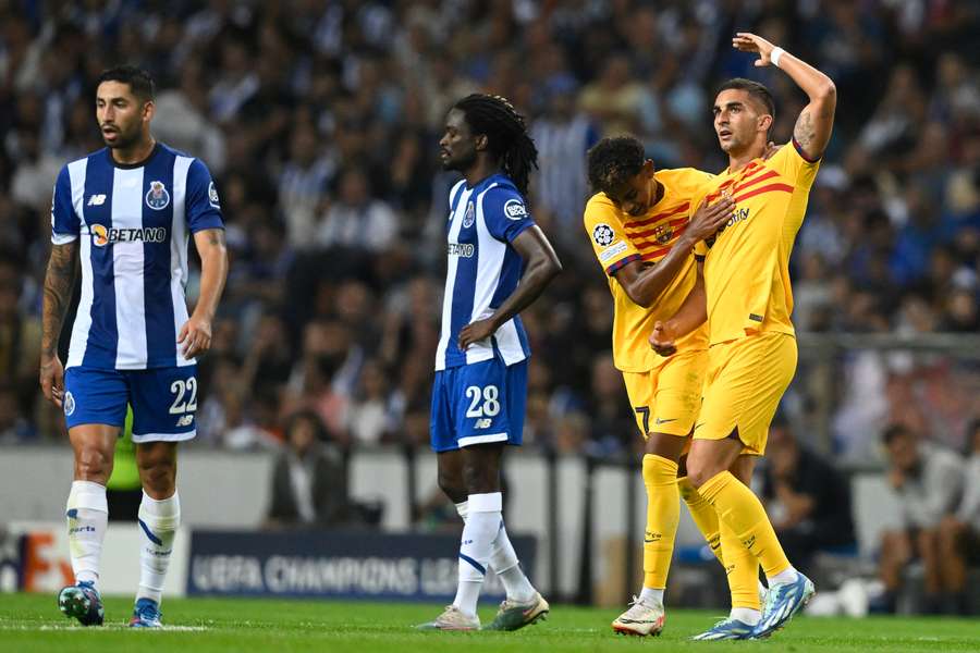 Ferran Torres festeja o golo que valeu os três pontos ao Barcelona