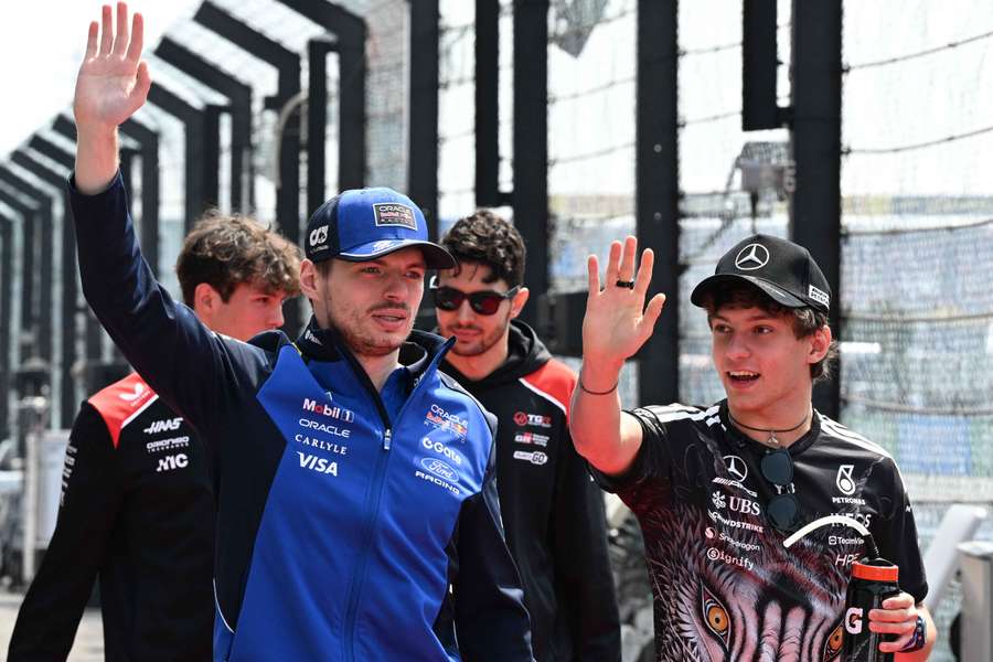 Max Verstappen hat nach dem Großen Preis von Japan seine Zukunft in der Formel 1 offengelassen. Max Verstappen hat nach dem Großen Preis von Japan seine Zukunft in der Formel 1 offengelassen.