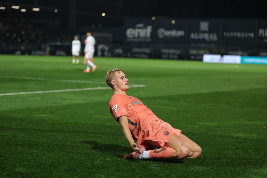 Froholdt celebra golo em Famalicão