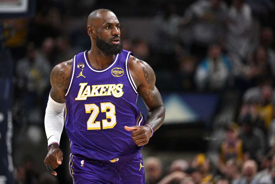LeBron James v NBA nasbíral už 12 tisíc asistencí.