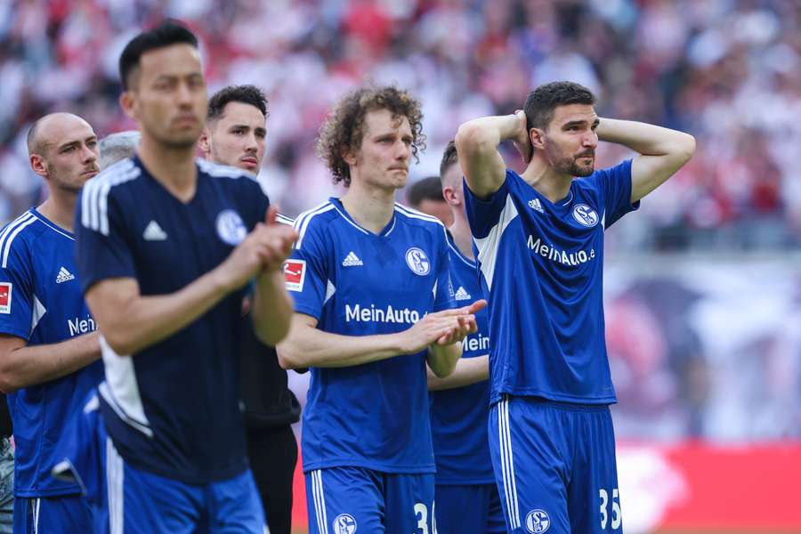 Die enttäuschten Schalke-Spieler nach der verhängnisvollen Niederlage in Leipzig