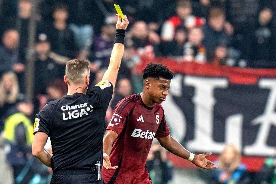 Mercado nakonec viděl pouze žlutou kartu.