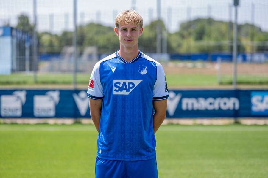 Max Moerstedt com a camisola principal do TSG