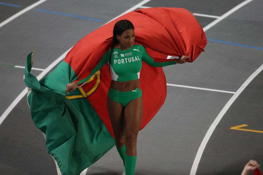 Patrícia Mamona encontra-se lesionada, mas ainda vai voltar à competição