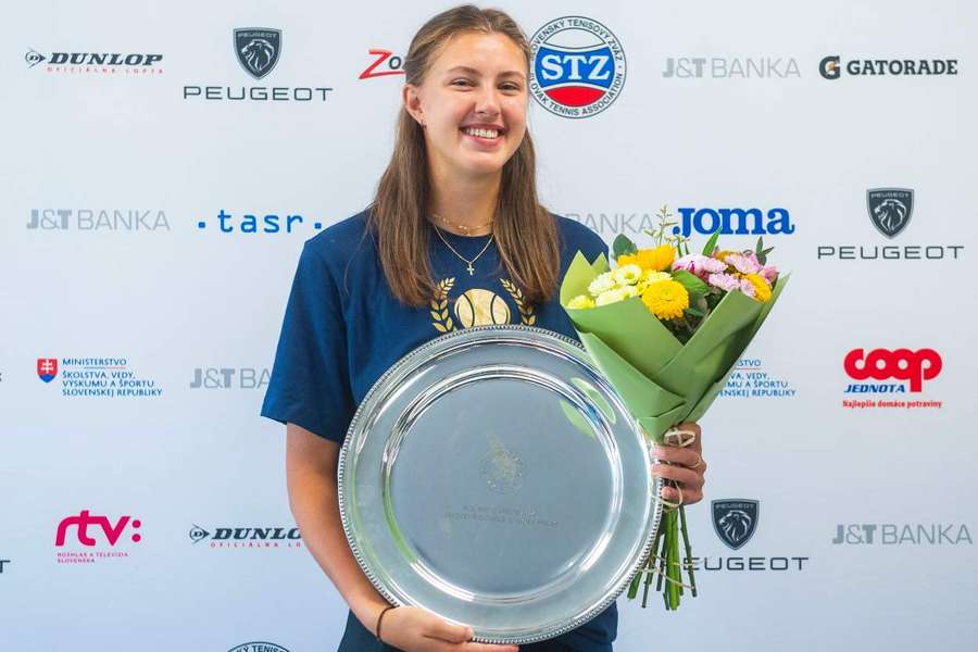 Jamrichová s víťaznou trofejou z parížskej štvorhry.