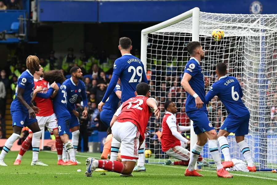 Gabriel Magalhães vale vitória do Arsenal no dérbi de Londres (1-0) e liderança na Premier